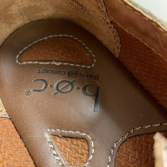 Size 8 natural leather b.o.c. shoes - Picture 4 of 14